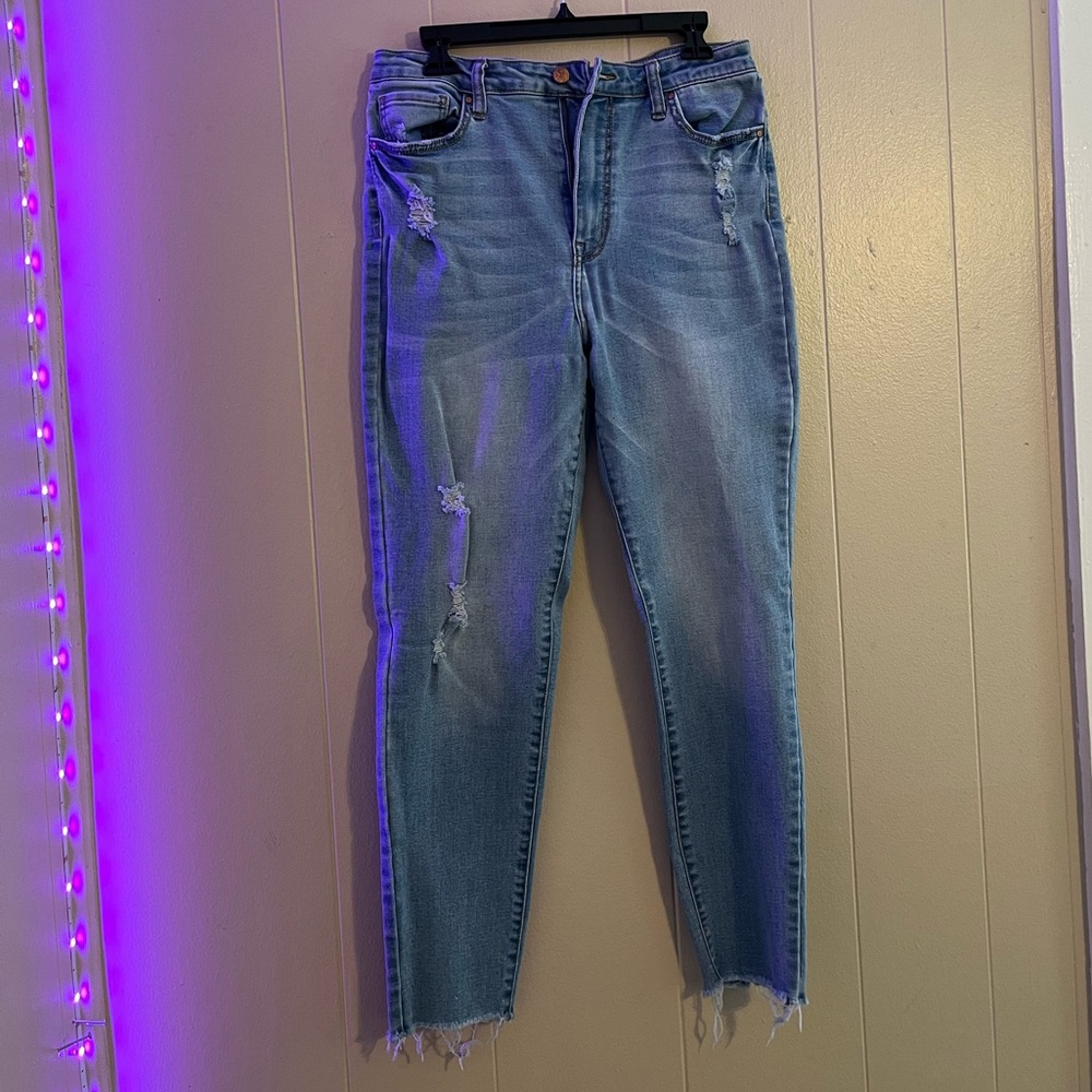 🔷🔷 Distressed Forever 21 Skinny Jeans🔵🔵